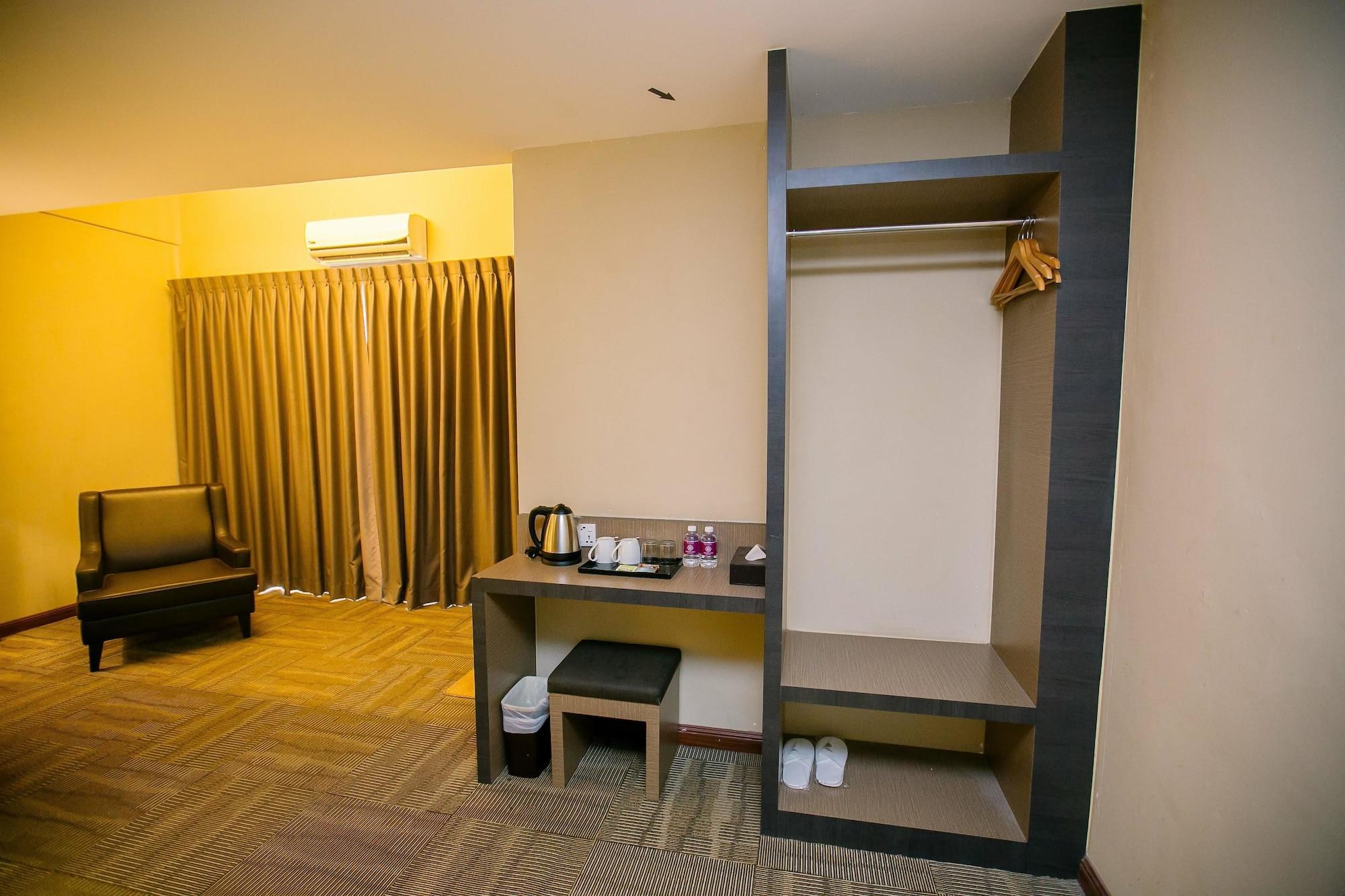 Merdeka Hotel Kluang Buitenkant foto