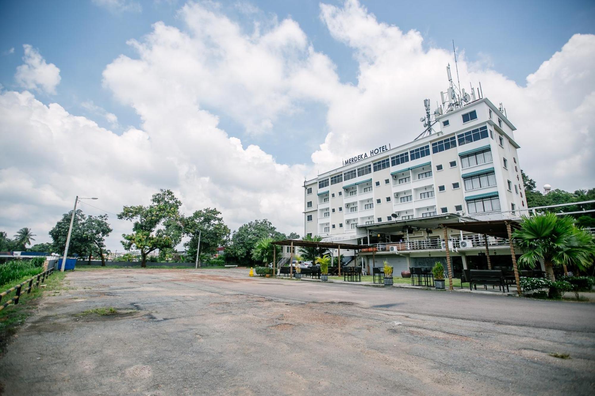 Merdeka Hotel Kluang Buitenkant foto