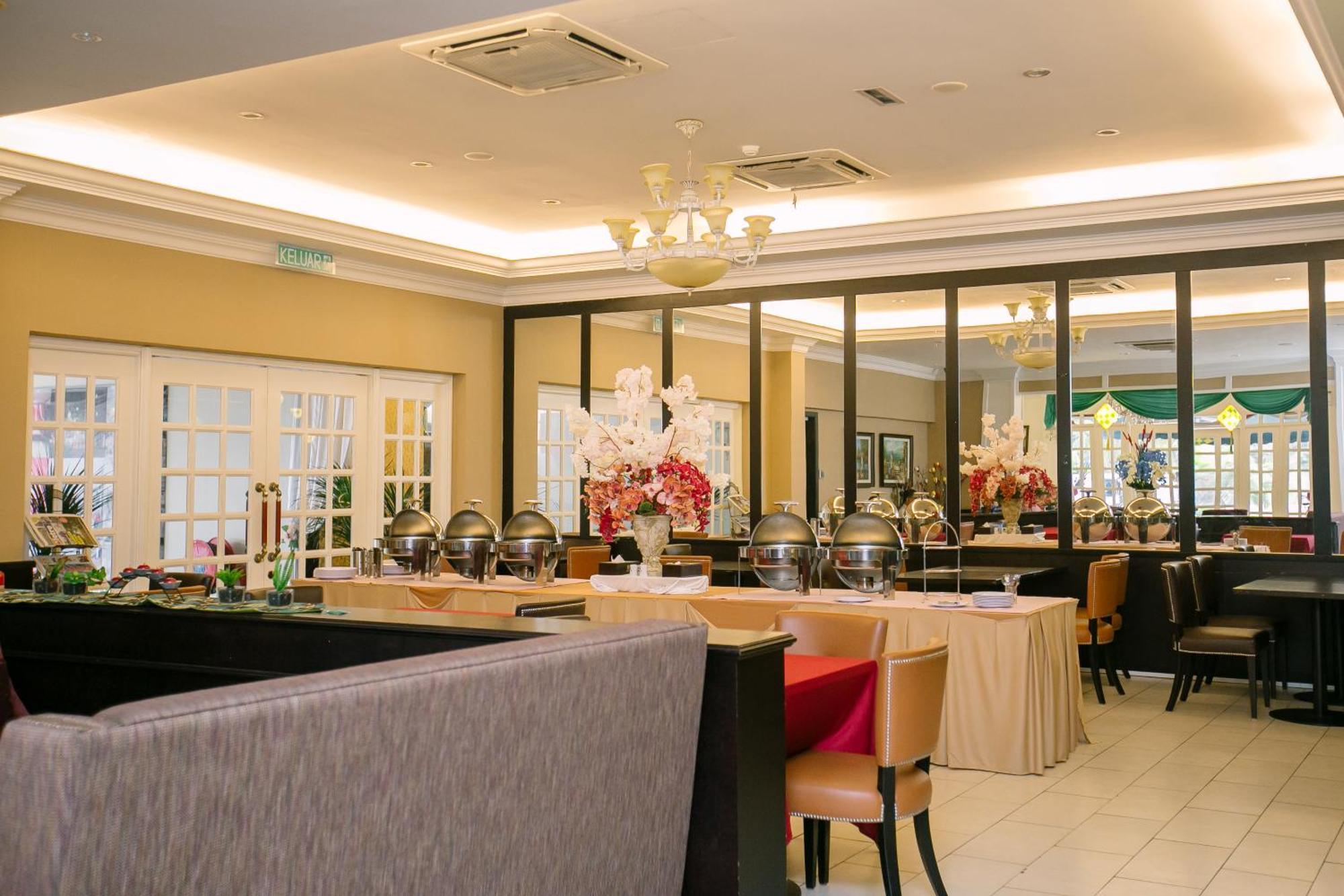Merdeka Hotel Kluang Buitenkant foto