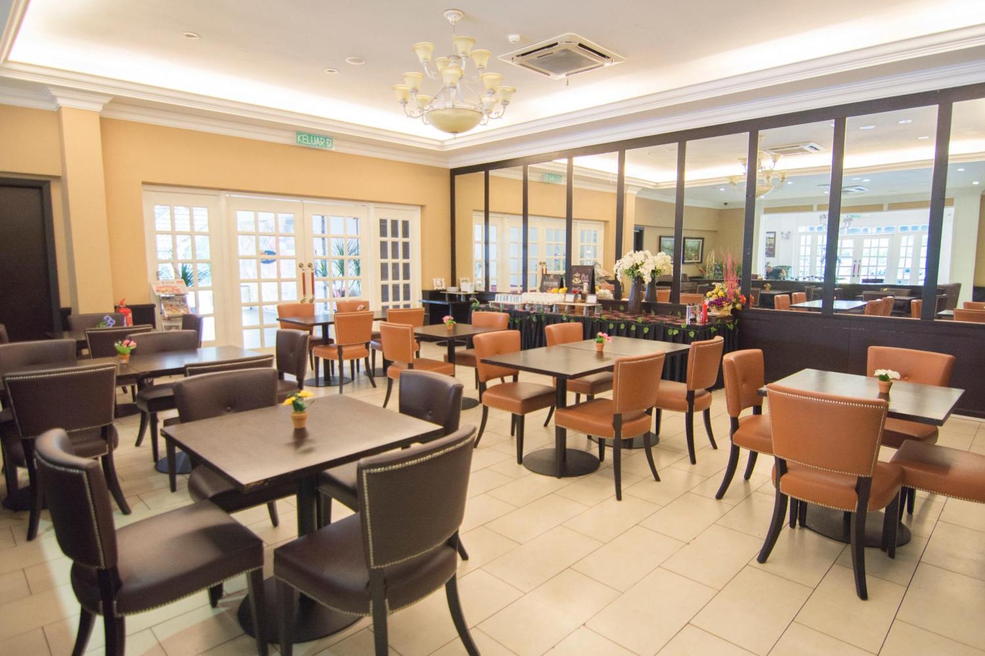 Merdeka Hotel Kluang Buitenkant foto