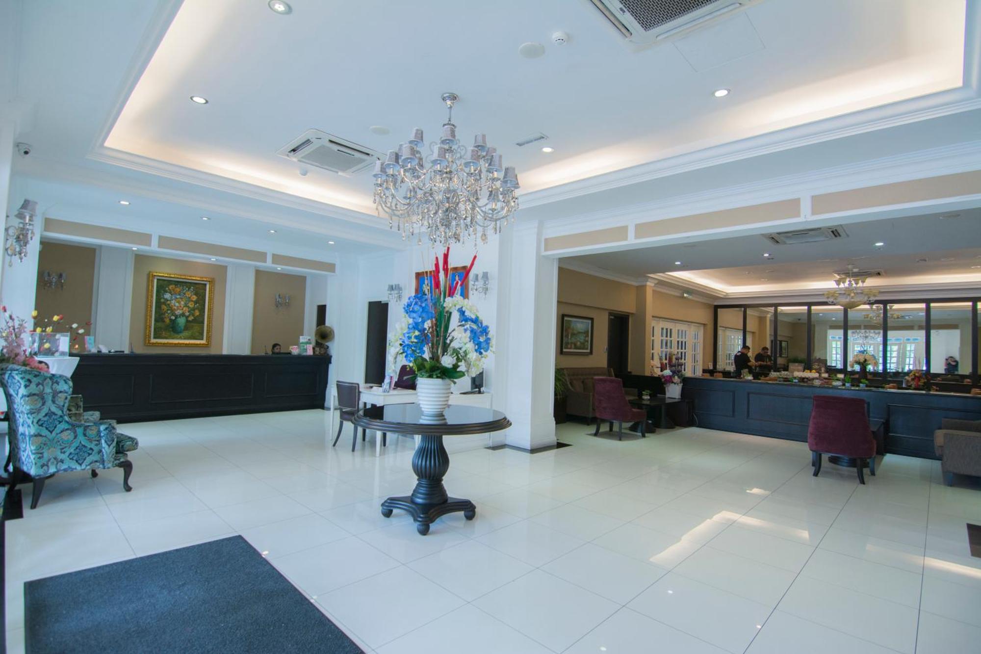 Merdeka Hotel Kluang Buitenkant foto