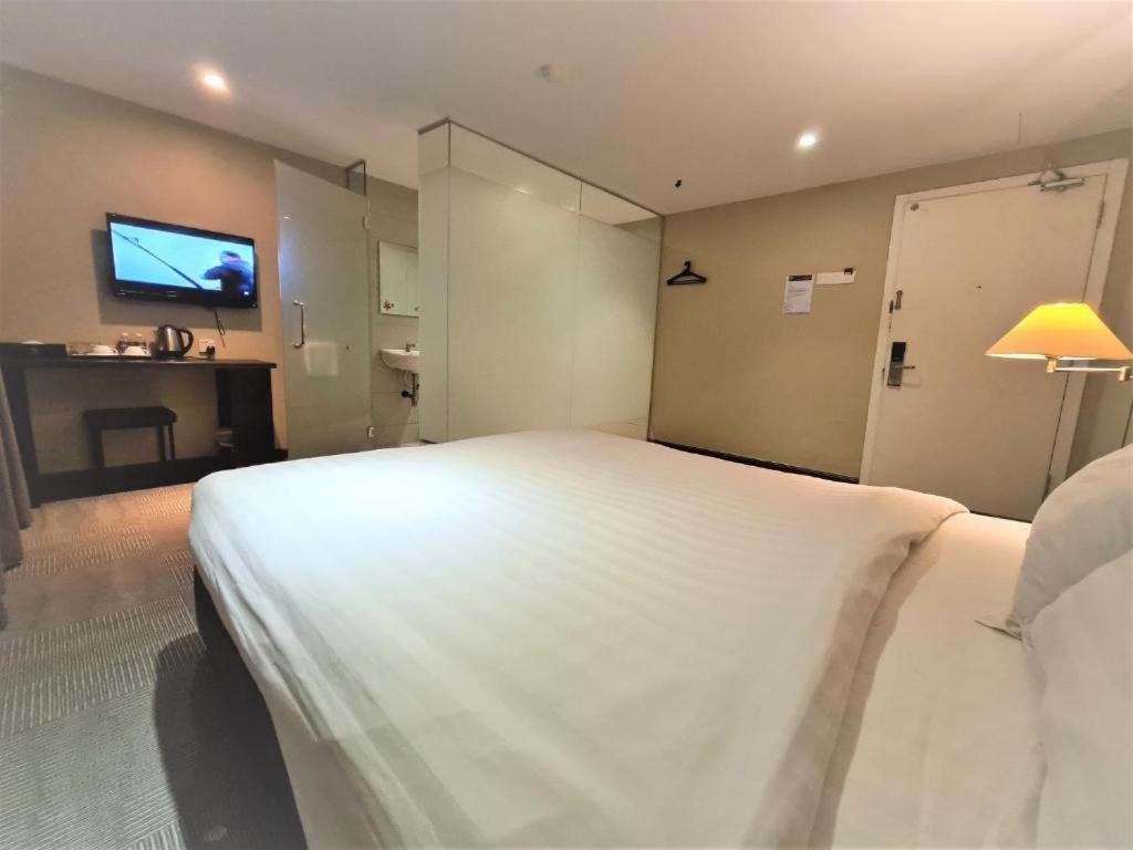 Merdeka Hotel Kluang Buitenkant foto