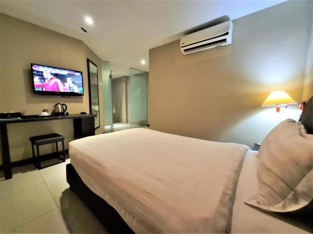 Merdeka Hotel Kluang Buitenkant foto