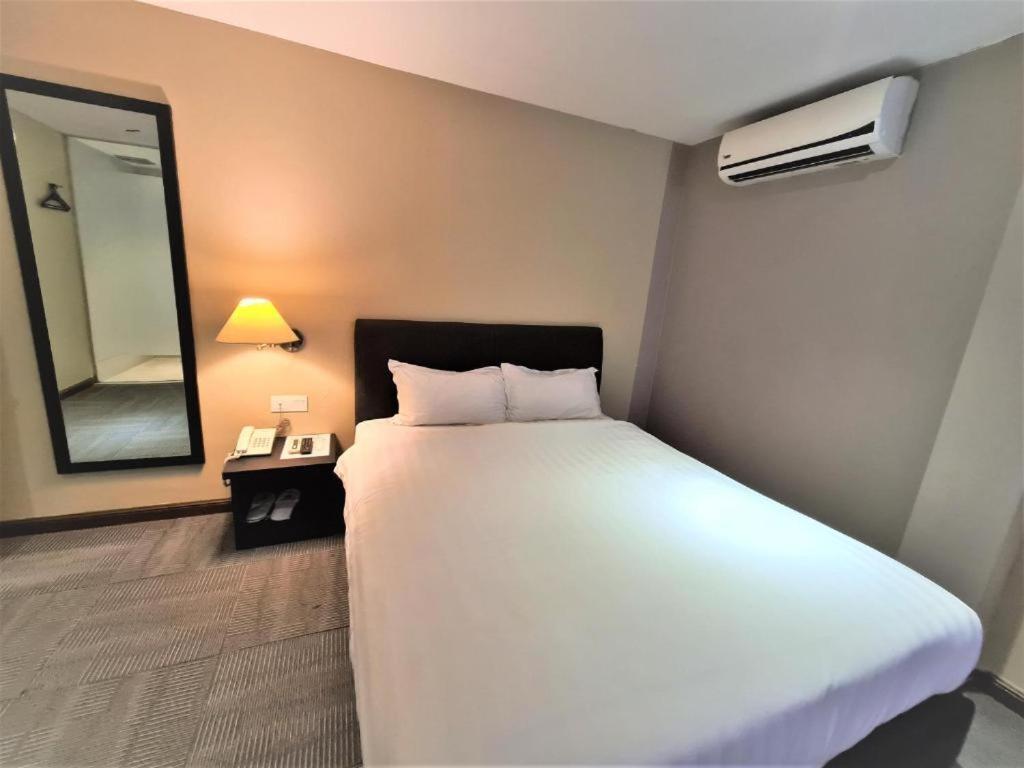 Merdeka Hotel Kluang Buitenkant foto