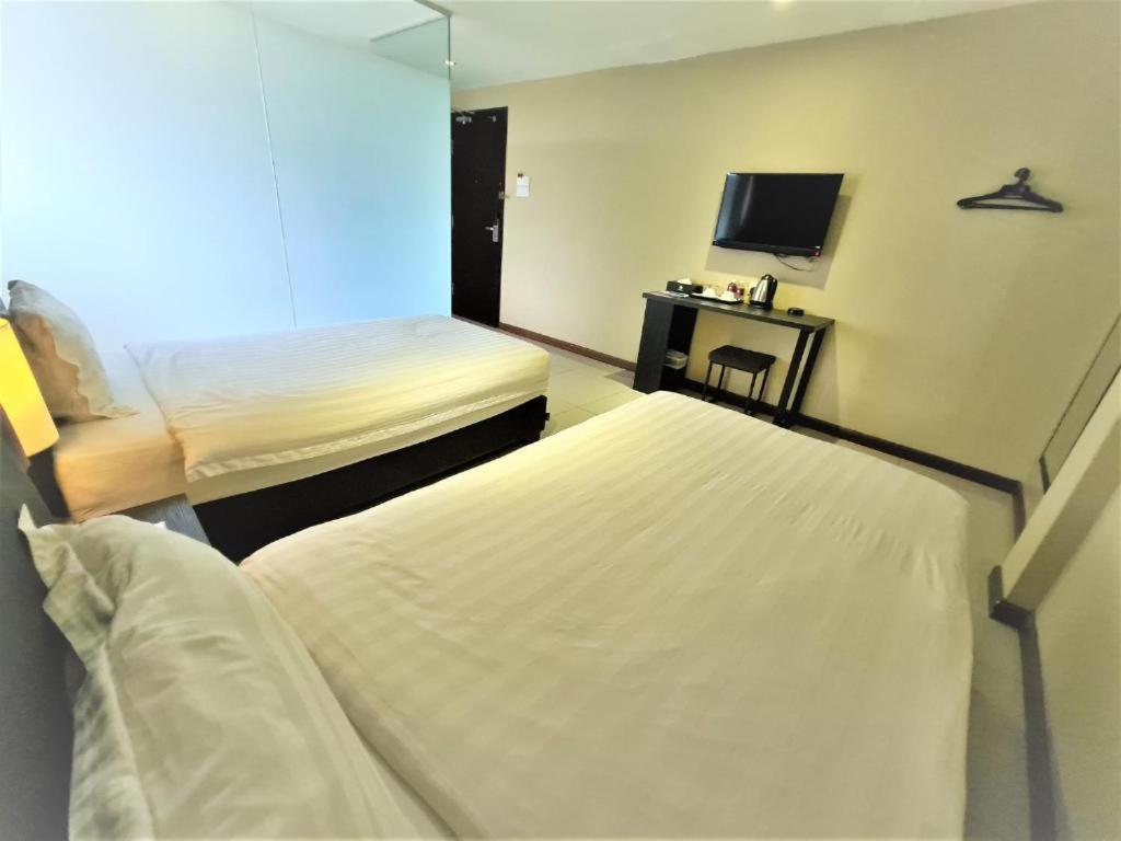 Merdeka Hotel Kluang Buitenkant foto