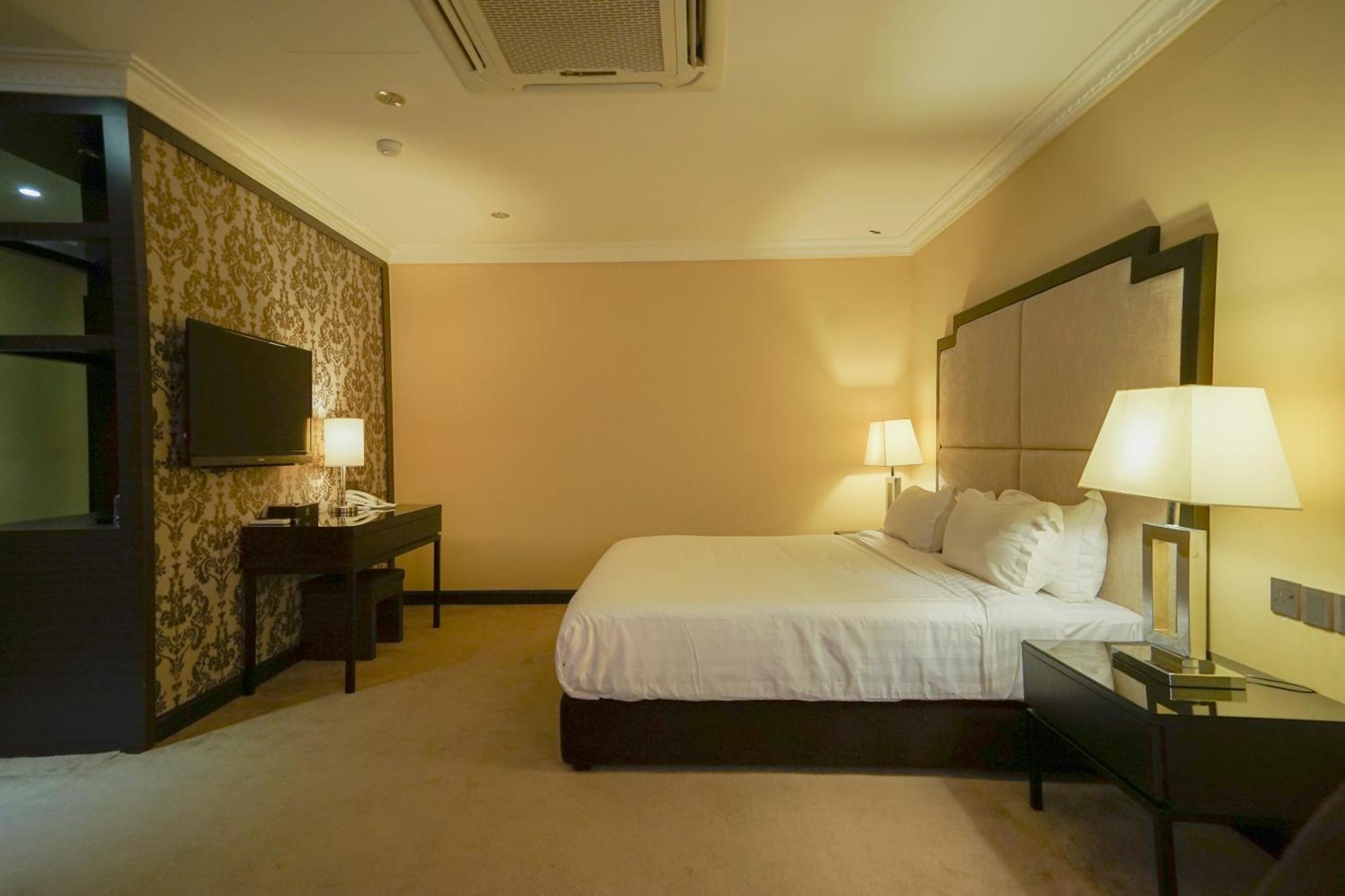 Merdeka Hotel Kluang Buitenkant foto