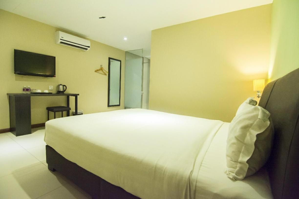 Merdeka Hotel Kluang Buitenkant foto