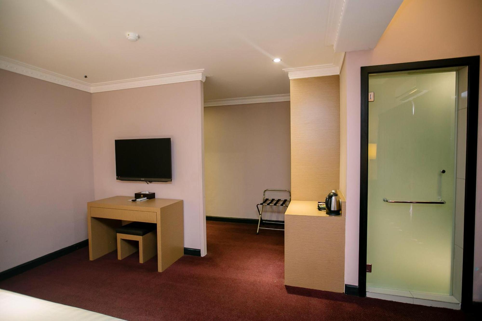 Merdeka Hotel Kluang Buitenkant foto