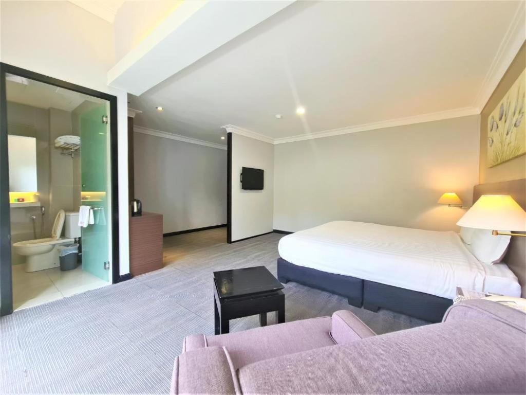 Merdeka Hotel Kluang Buitenkant foto