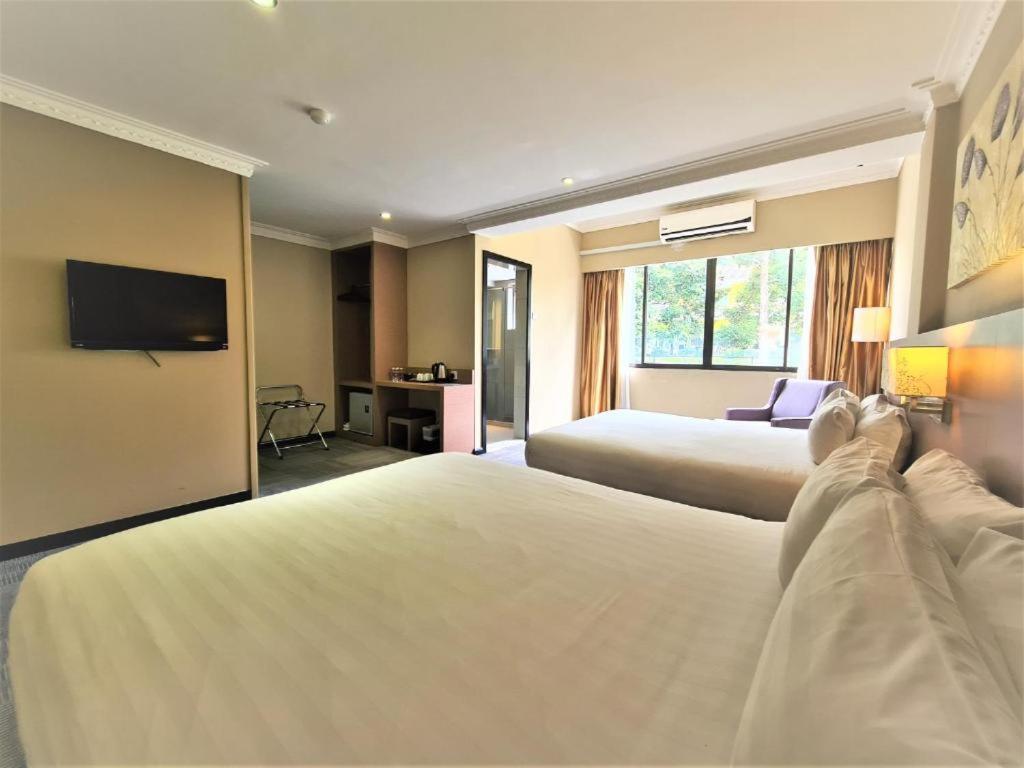 Merdeka Hotel Kluang Buitenkant foto