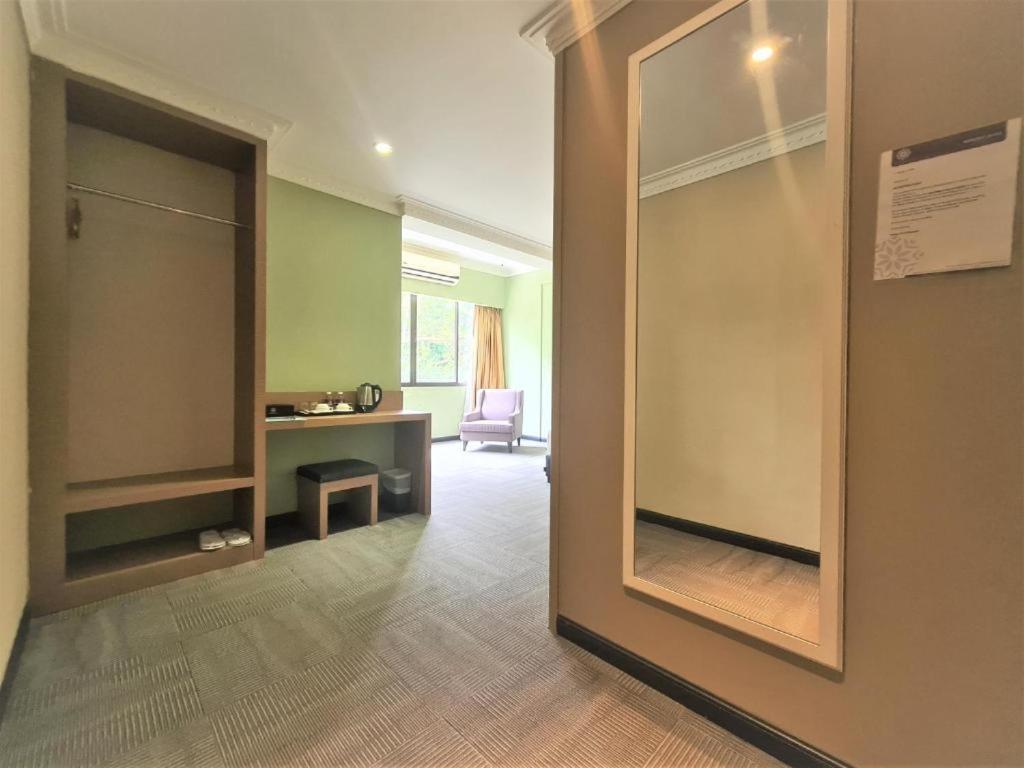 Merdeka Hotel Kluang Buitenkant foto