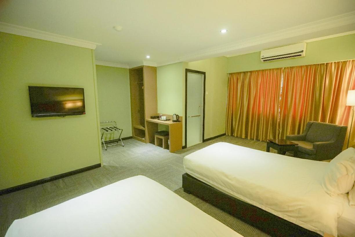 Merdeka Hotel Kluang Buitenkant foto