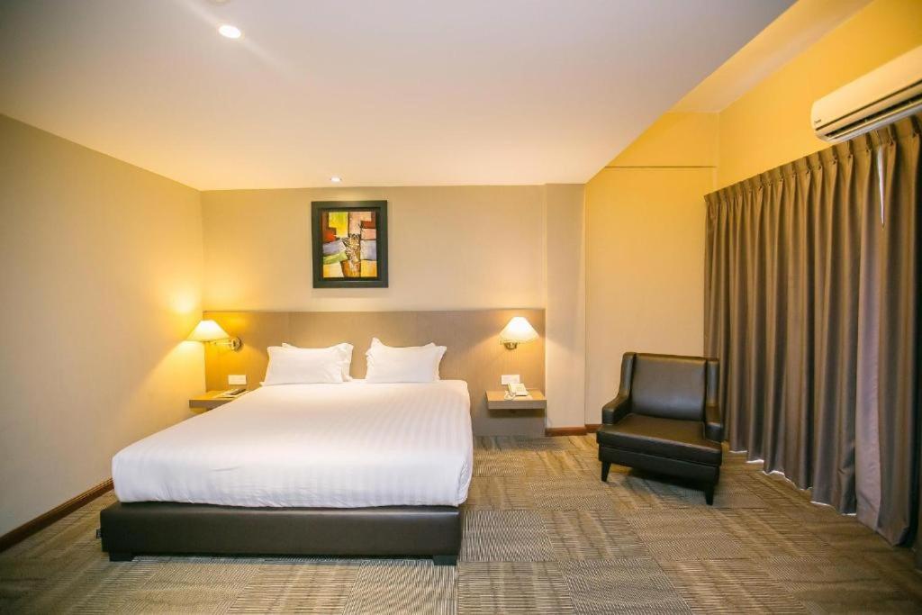 Merdeka Hotel Kluang Buitenkant foto