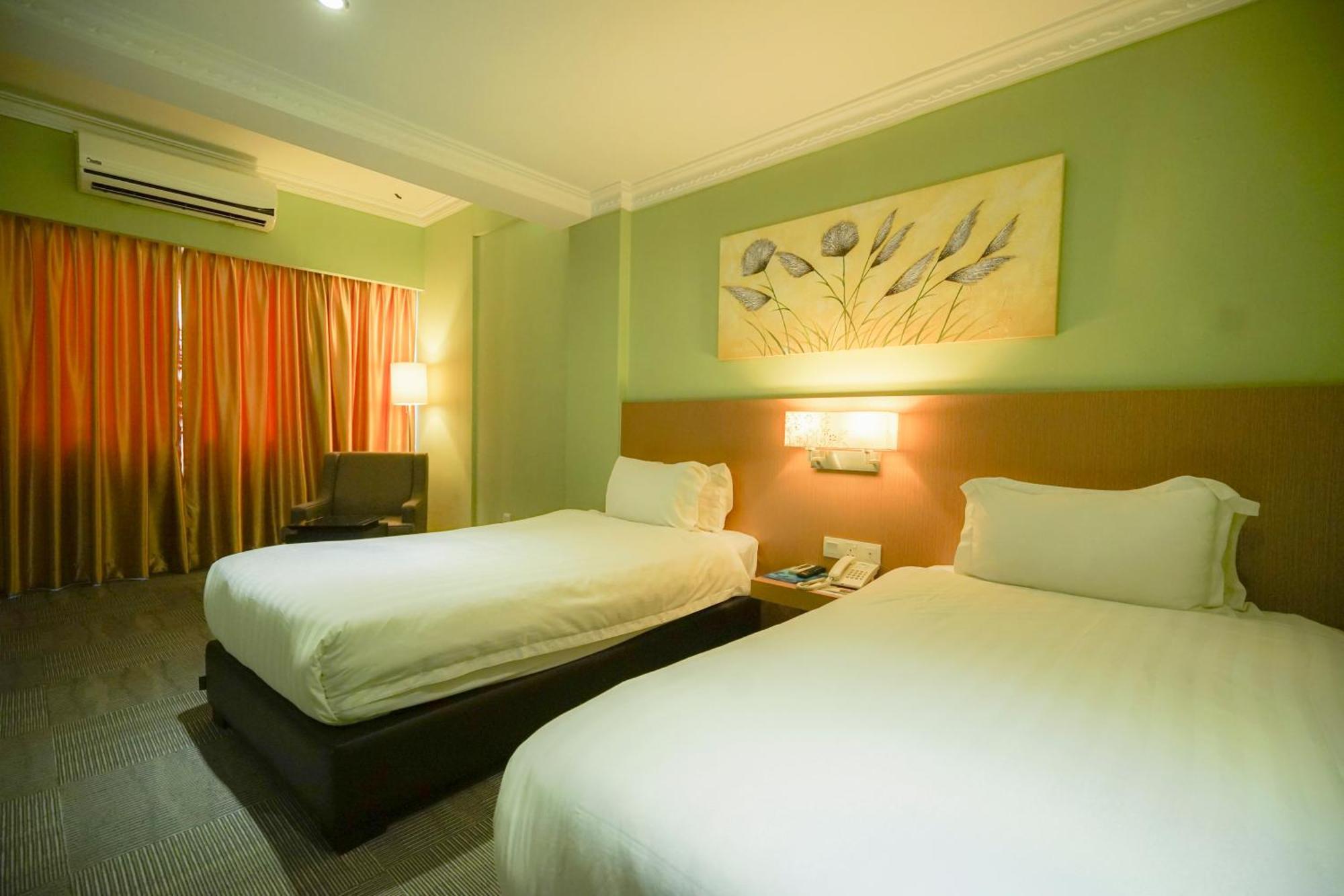 Merdeka Hotel Kluang Buitenkant foto